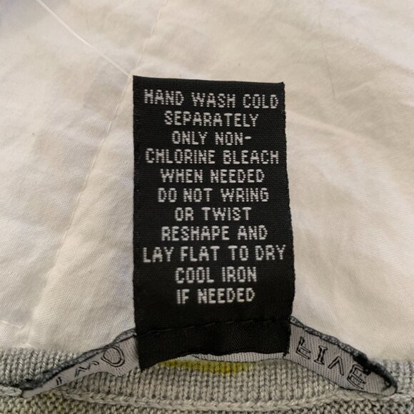 Two Twenty Five  Sweater NWT, Camo, Cashmere Blend Size S - Picture 4 of 7